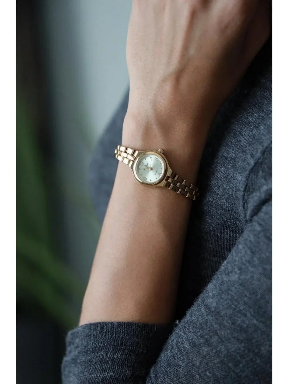 Elegant 14K Gold Plated Petite Women's Wrist Watch with Link Bracelet - Timeless